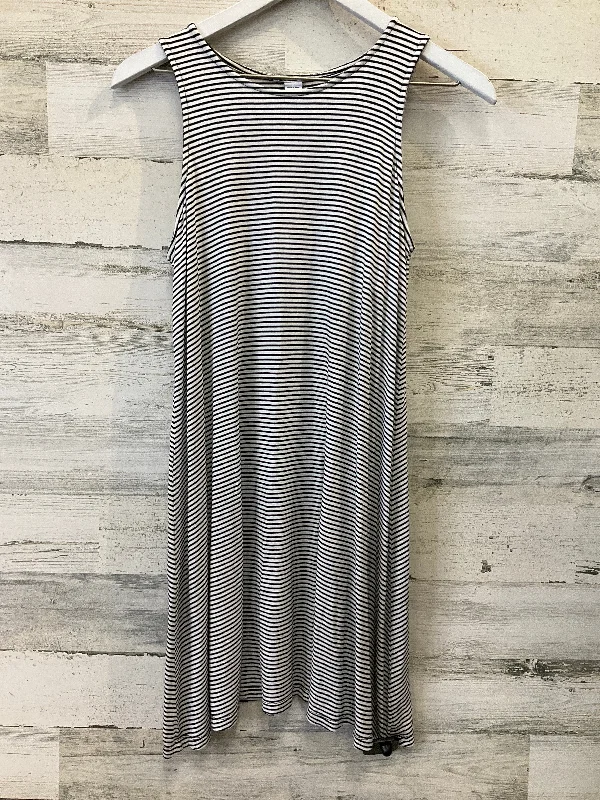Discount Deals Blue & White Dress Casual Short Old Navy, Size Petite   S
